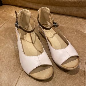 Bueno Handmade Donna Pale Pink Sandals - New